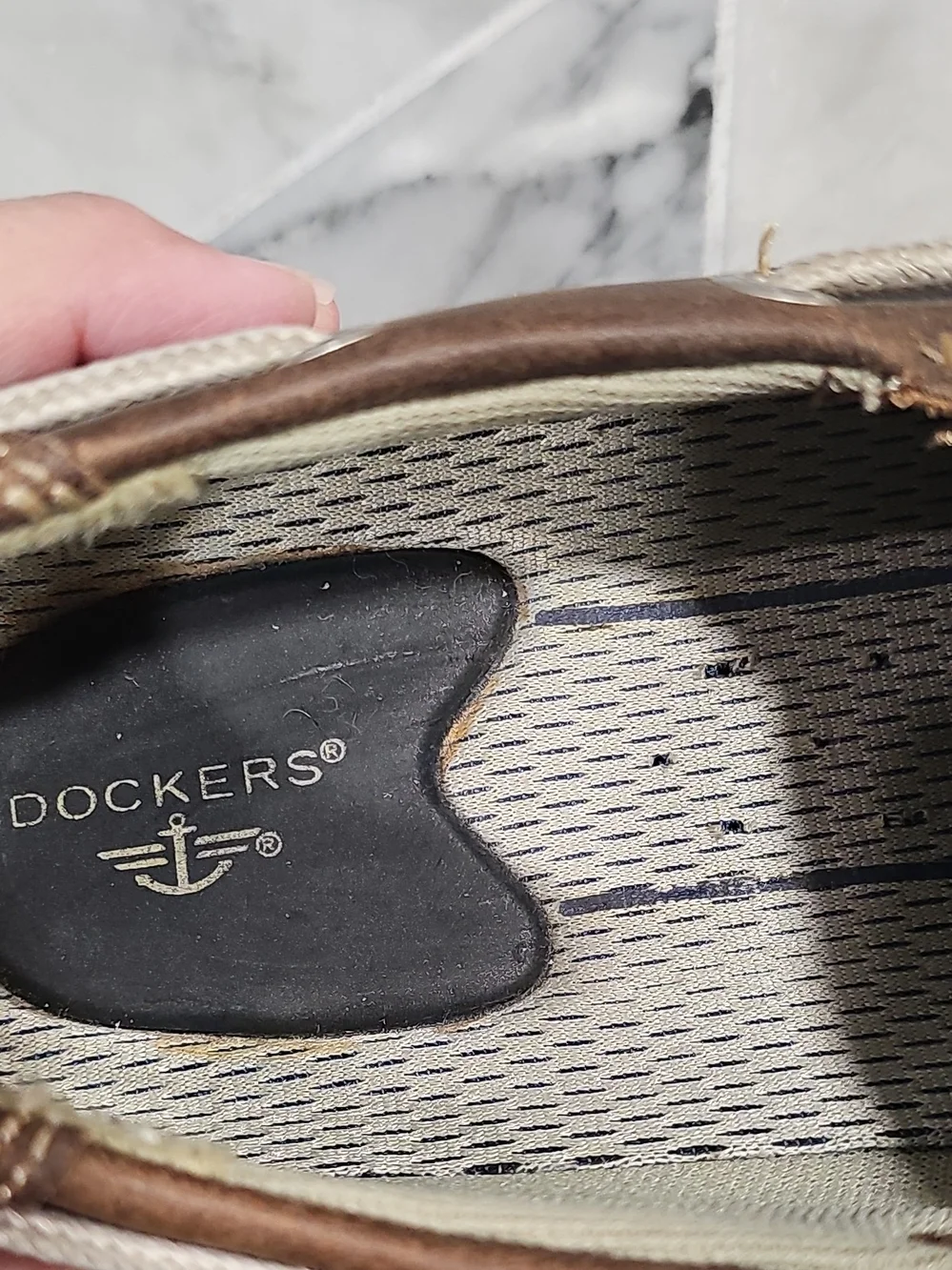 Dockers Classic Brown Leather Men’s Boat Shoes with Beige Laces